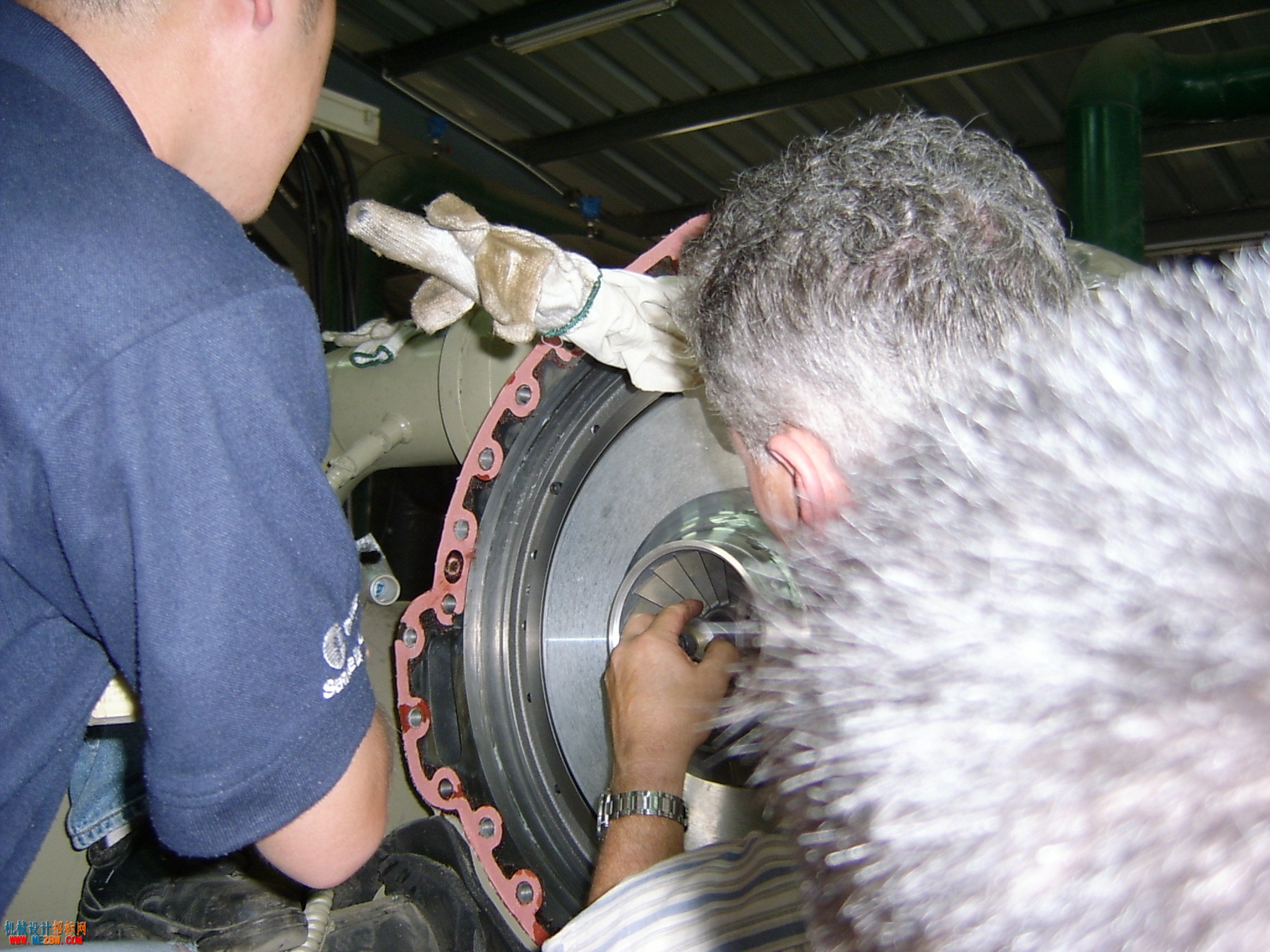 离心机大修全程-06拆装1级叶轮-机械设计招标网